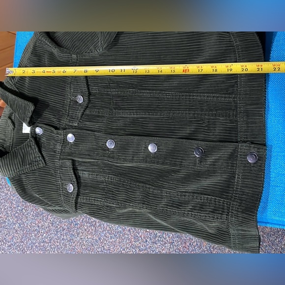 Ladies forest green blazer size medium. Good condition. - Picture 7 of 9